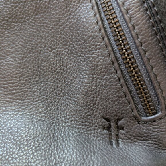 Frye "Carbon" Ari Leather Crossbody Bag - Picture 2 of 7